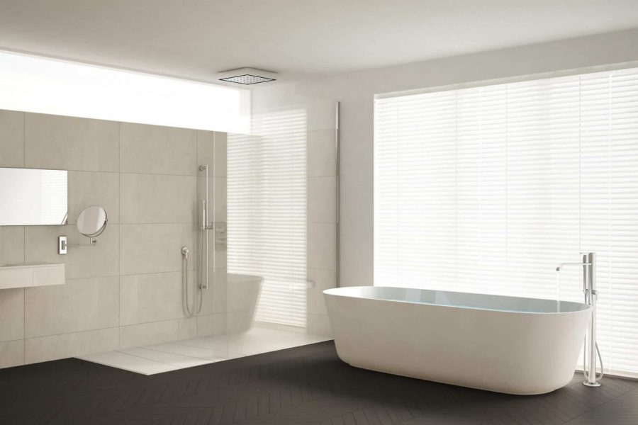 modernes-badezimmer-bodengleiche-dusche-frei-stehende-wanne